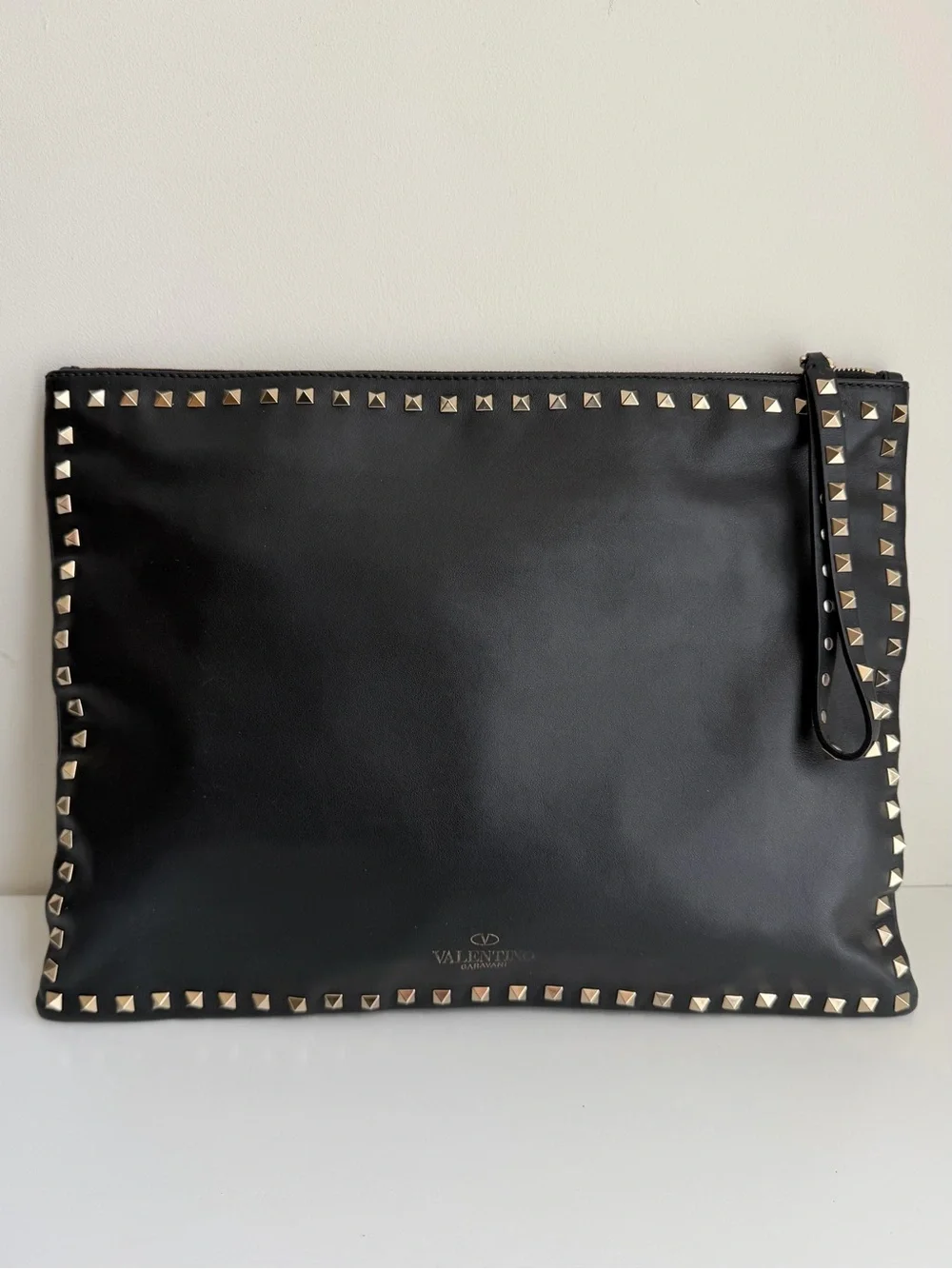 Authentic Valentino Garavani Rockstud Large Leather Clutch